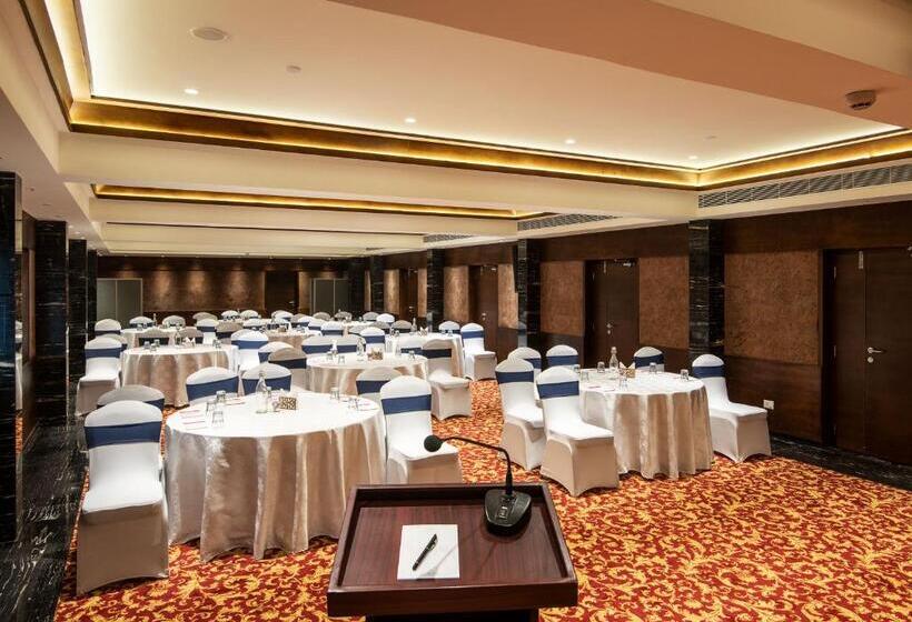 Hotel Niraamaya Retreats Samroha Athirappilly