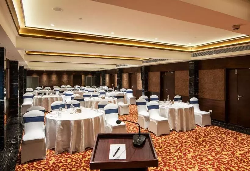 Hotelli Niraamaya Retreats Samroha Athirappilly