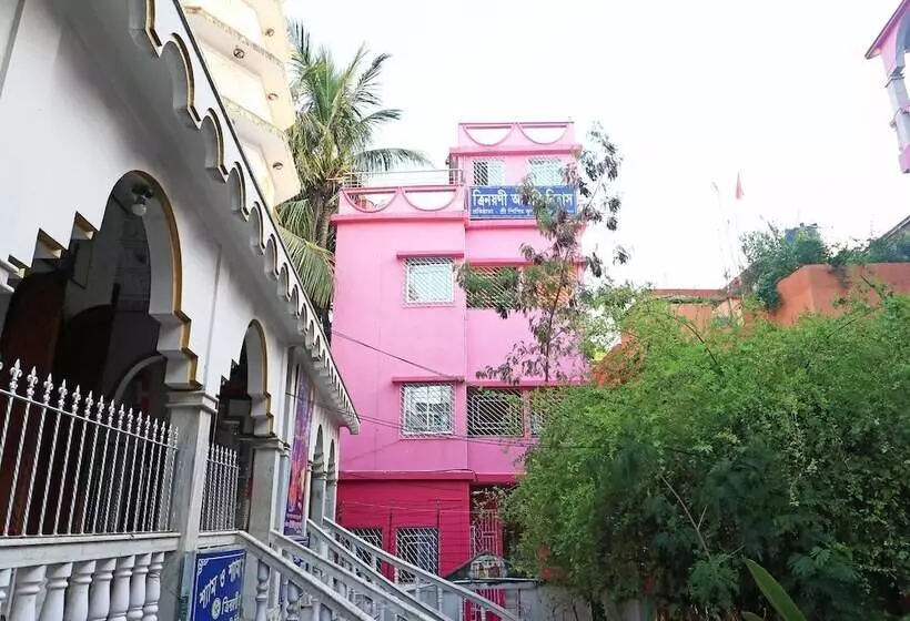 ホテル Oyo 16609 Trinayani Guest House