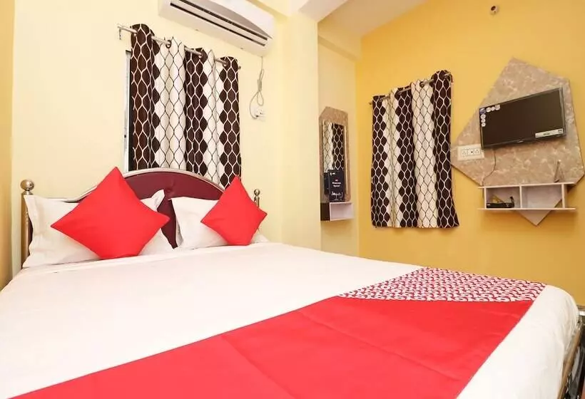 ホテル Oyo 16609 Trinayani Guest House