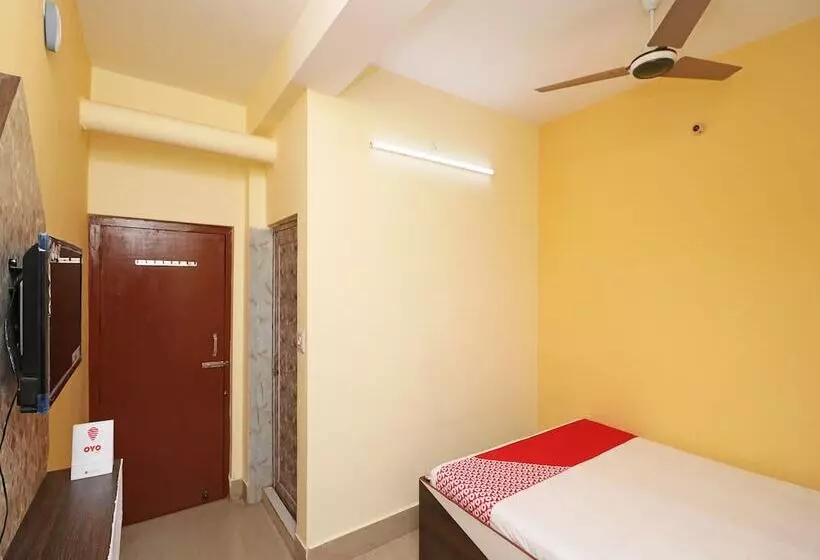 ホテル Oyo 16609 Trinayani Guest House