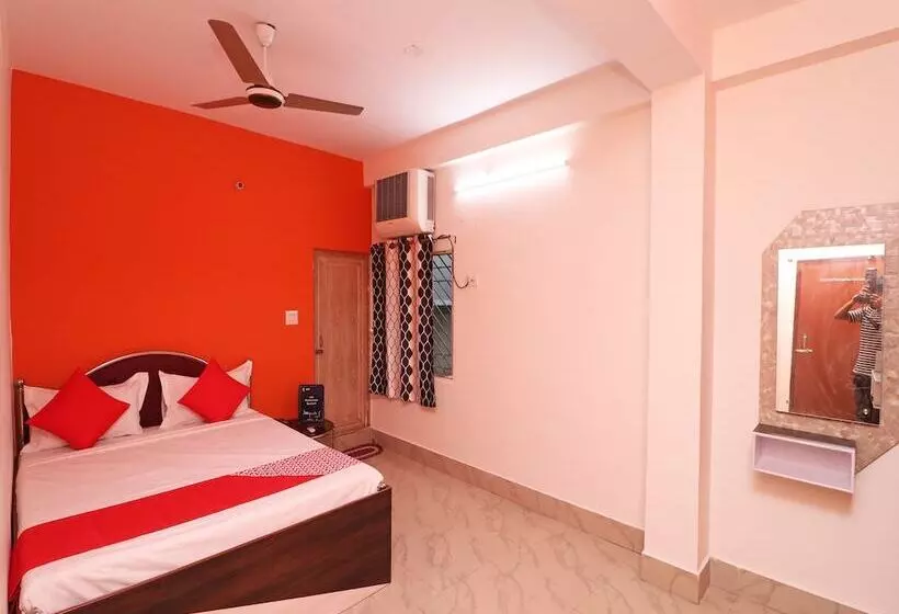 ホテル Oyo 16609 Trinayani Guest House