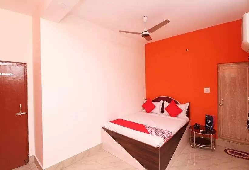 ホテル Oyo 16609 Trinayani Guest House