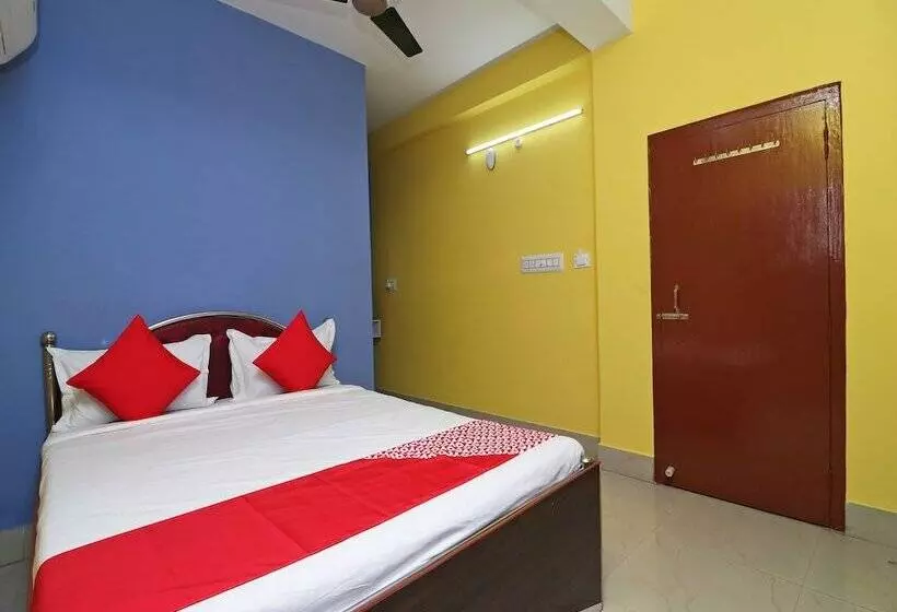 ホテル Oyo 16609 Trinayani Guest House