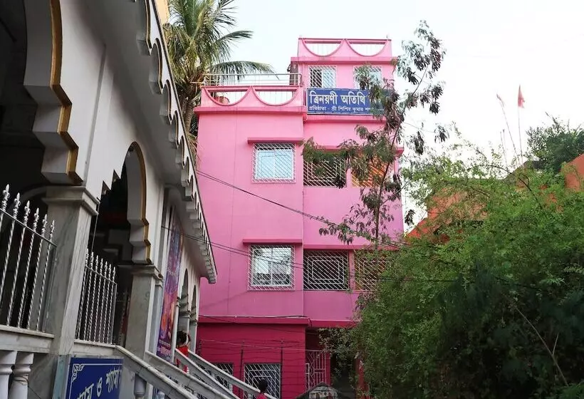 ホテル Oyo 16609 Trinayani Guest House