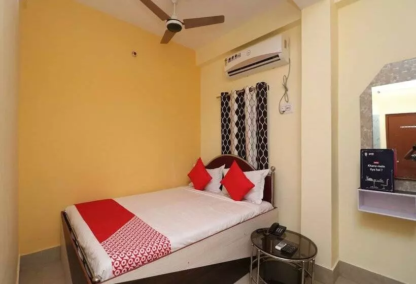 ホテル Oyo 16609 Trinayani Guest House