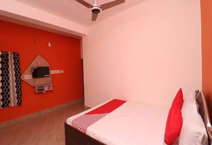 ホテル Oyo 16609 Trinayani Guest House
