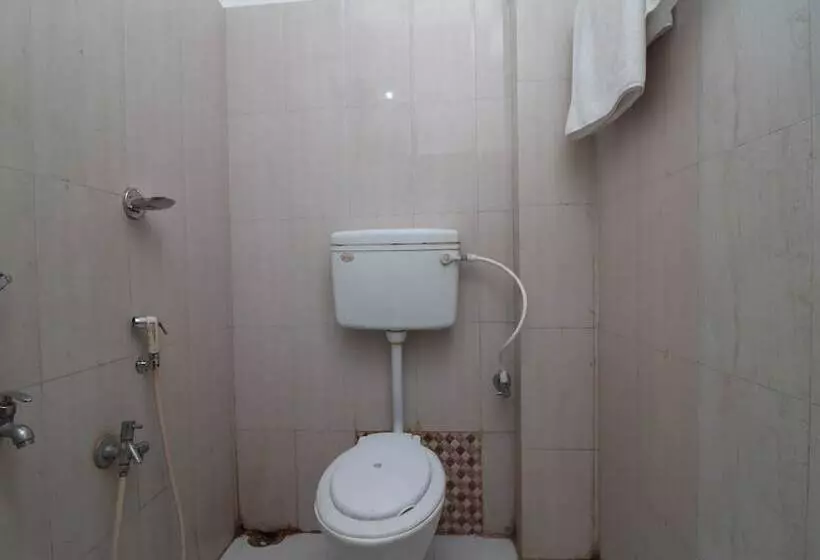 ホテル Oyo 16609 Trinayani Guest House