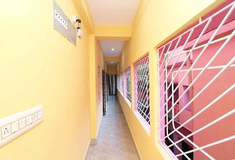 ホテル Oyo 16609 Trinayani Guest House