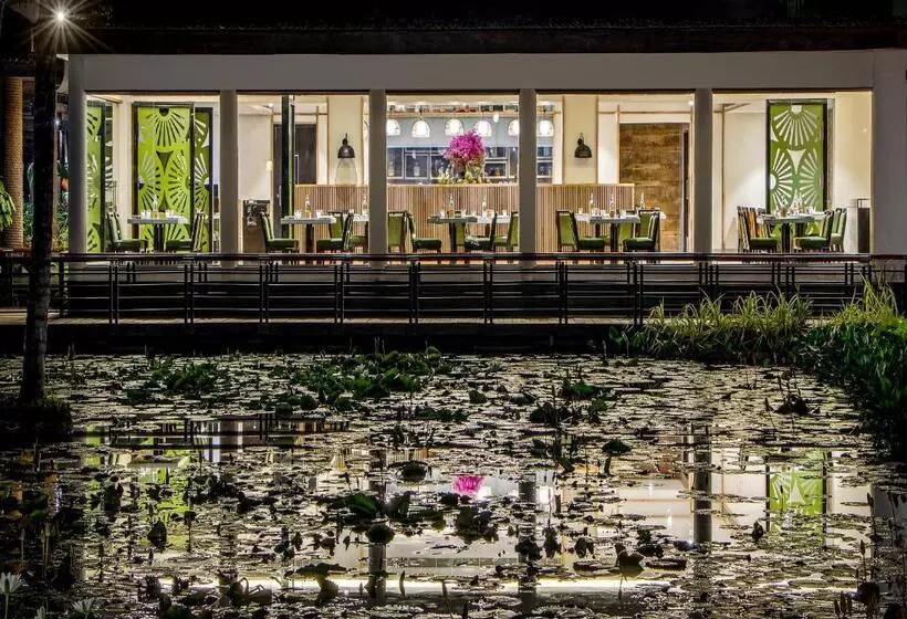 Hotelli Rvr Sarovar Portico