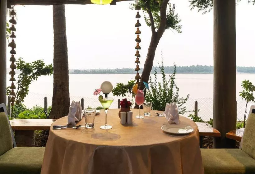 Hotelli Rvr Sarovar Portico