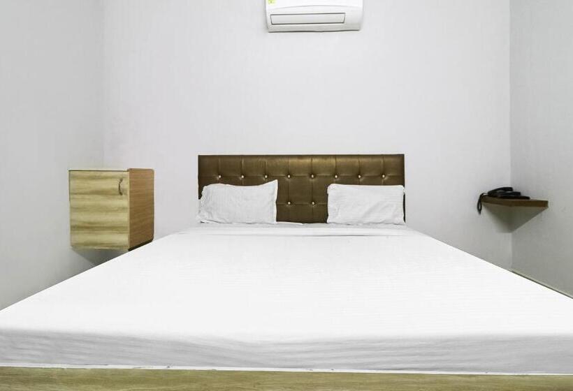 בית מלון כפרי Vaccinated Staff  Oyo 79969 Flagship Night Inn