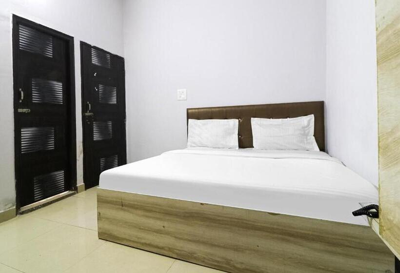 בית מלון כפרי Vaccinated Staff  Oyo 79969 Flagship Night Inn