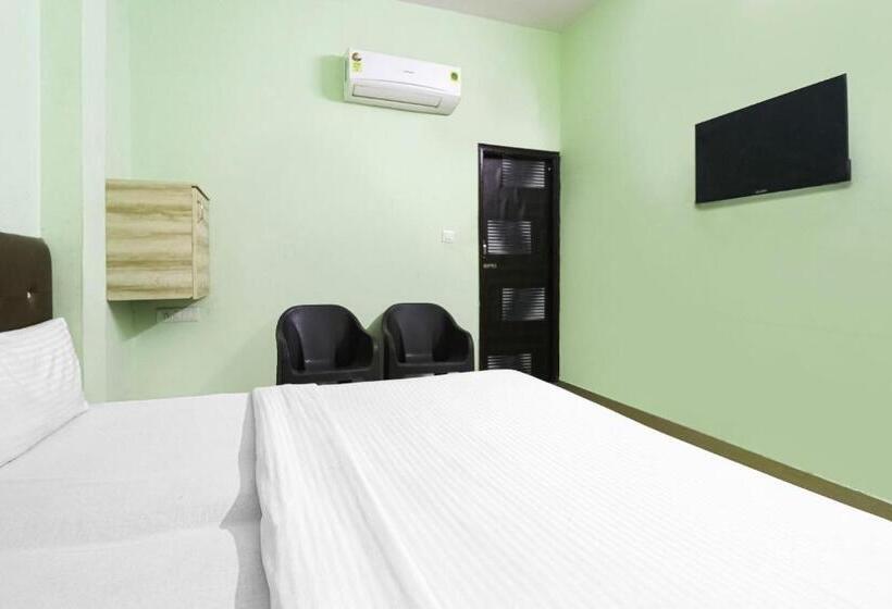 בית מלון כפרי Vaccinated Staff  Oyo 79969 Flagship Night Inn