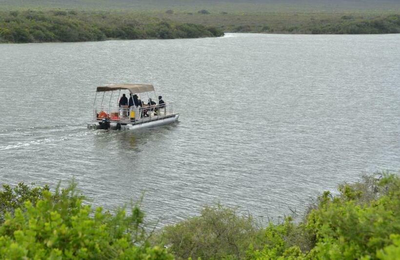 リゾートホテル De Hoop Collection   Campsite Rondawels