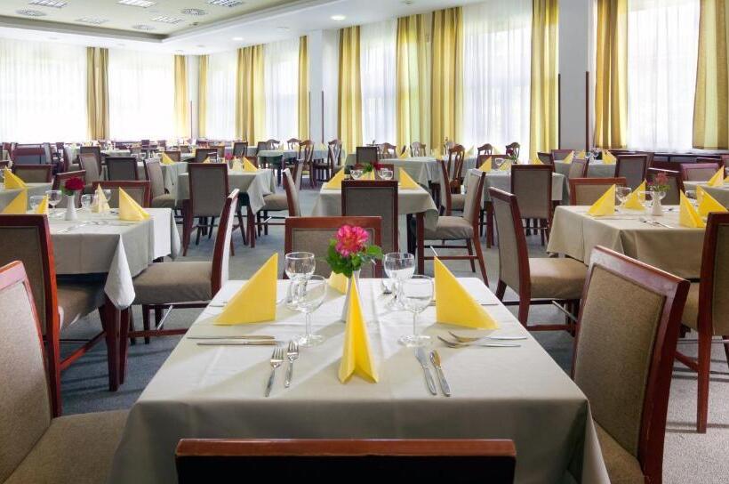 منتجع Lipno Wellness - Frymburk Hotel Private Family Room