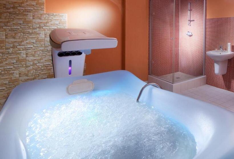 منتجع Lipno Wellness - Frymburk Hotel Private Family Room