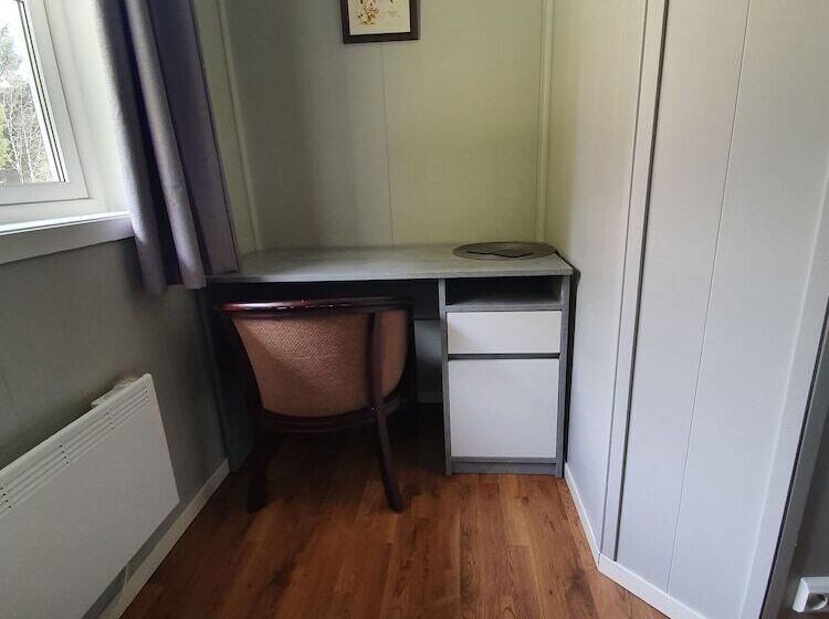 ペンション Vestavind Hytter Og Rom As