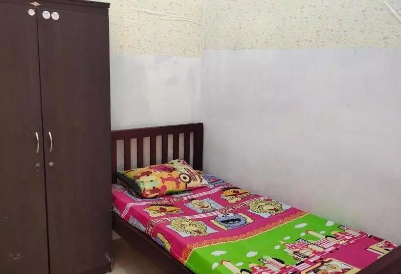 پانسیون Yellow House