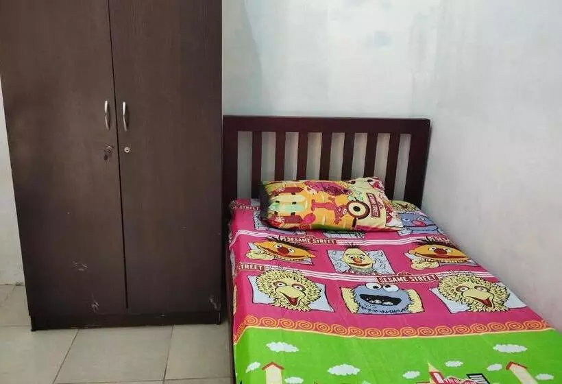 پانسیون Yellow House