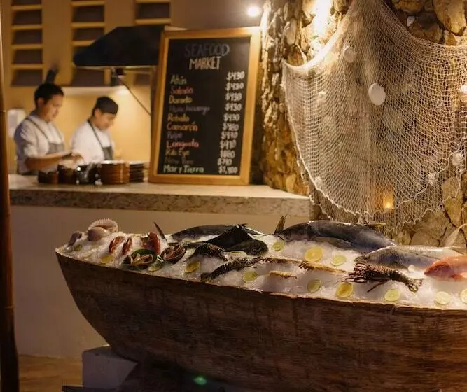 ホテル Cala De Mar Resort & Spa Ixtapa