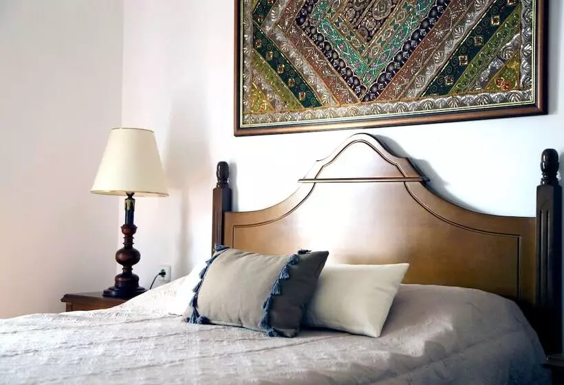 בית מלון כפרי Candia House