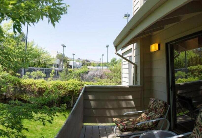 فندق Club Lakeridge Resort