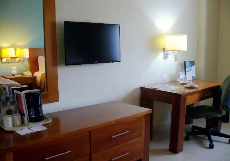 هتل Comfort Inn Puerto Vallarta Golfside & Marina