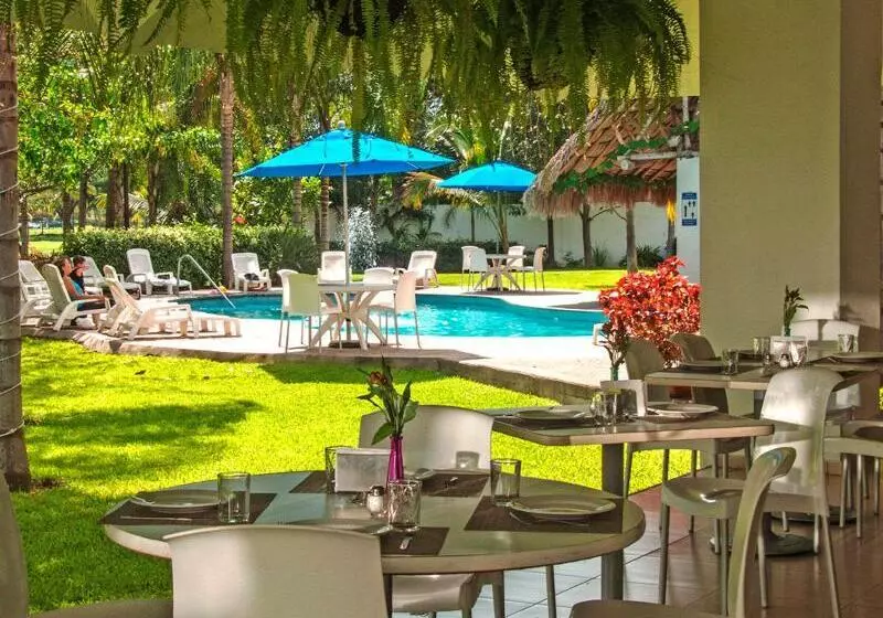 هتل Comfort Inn Puerto Vallarta Golfside & Marina