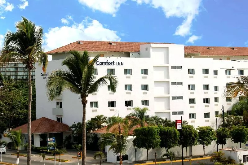 هتل Comfort Inn Puerto Vallarta Golfside & Marina