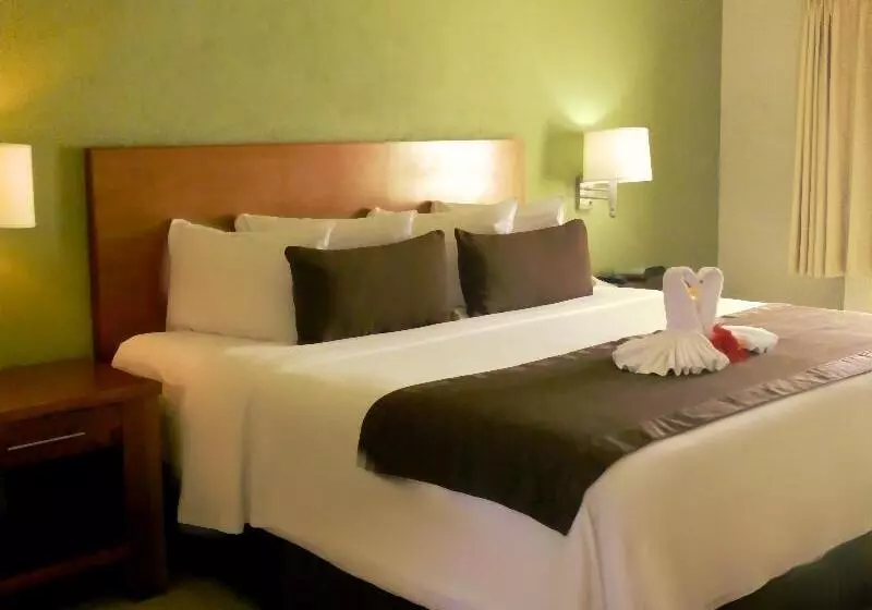 هتل Comfort Inn Puerto Vallarta Golfside & Marina