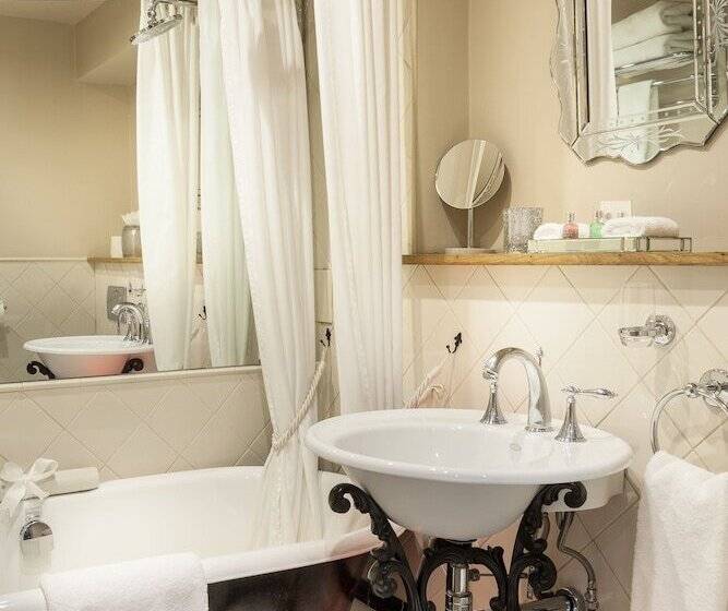 בית מלון כפרי Glenskirlie Castle