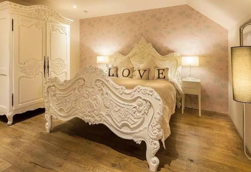 هتل Glenskirlie Castle