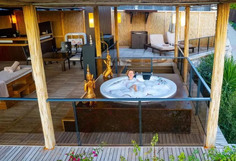 Hotel Manaspark Deluxe