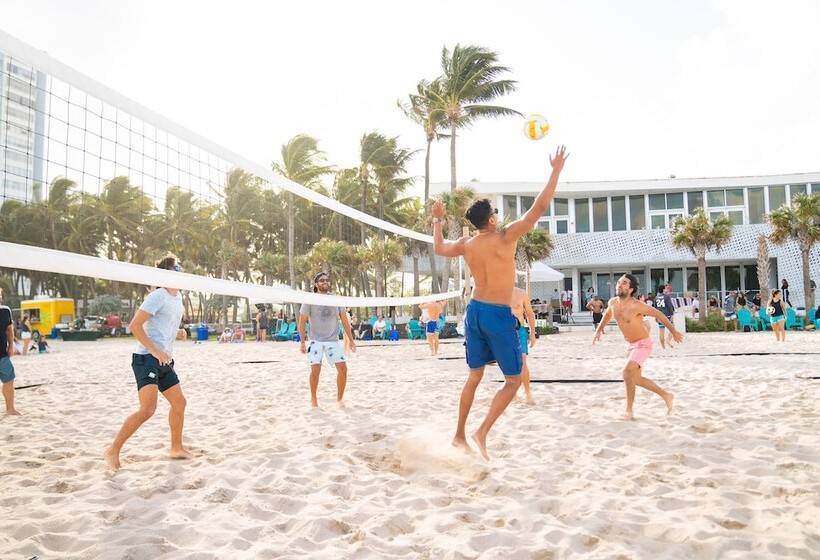 هتل Sherry Frontenac Oceanfront