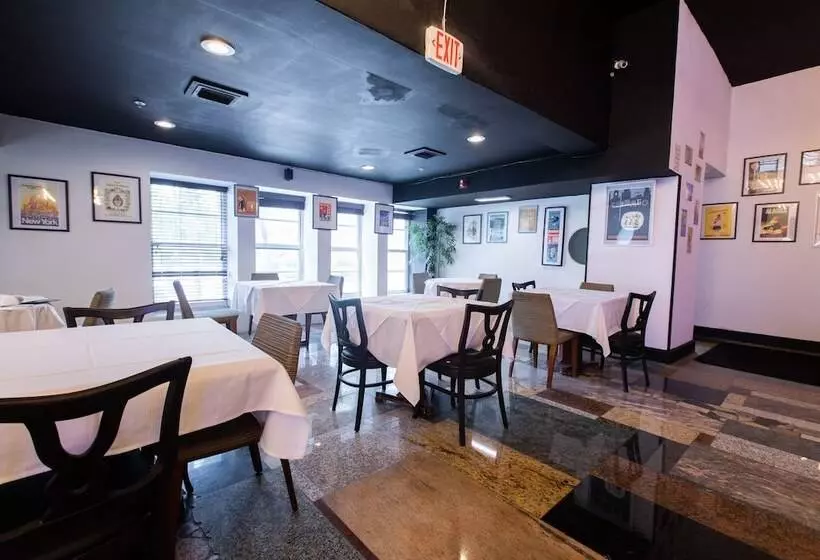 Hotel Sherry Frontenac Oceanfront