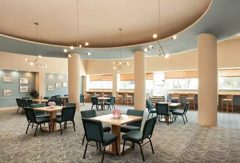 Hotel Sherry Frontenac Oceanfront