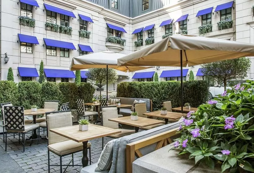 هتل Waldorf Astoria Chicago