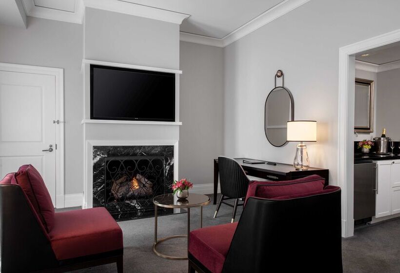 فندق Waldorf Astoria Chicago