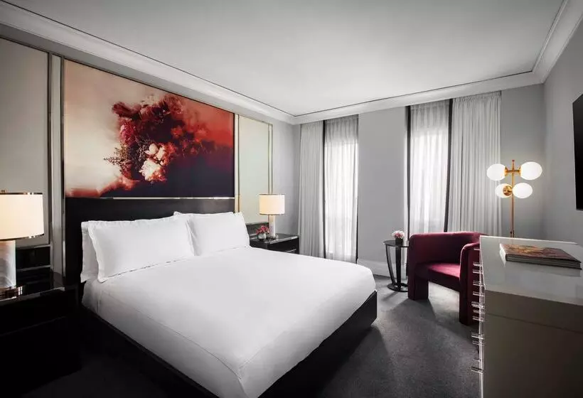 هتل Waldorf Astoria Chicago