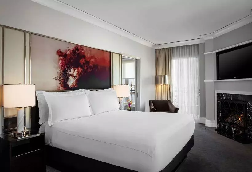 هتل Waldorf Astoria Chicago