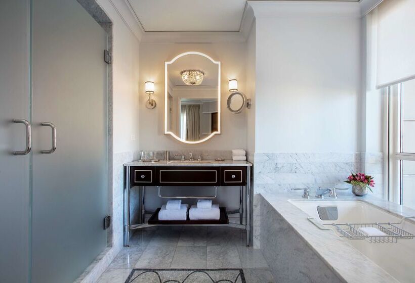 فندق Waldorf Astoria Chicago