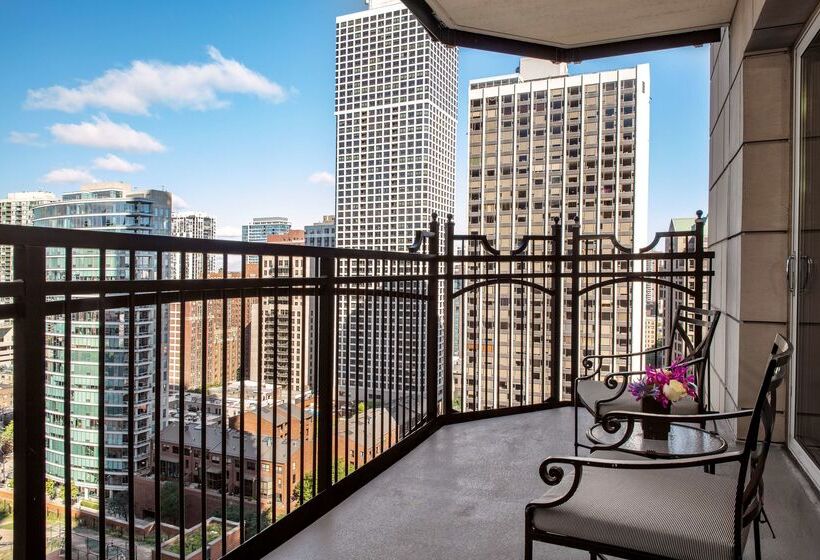 فندق Waldorf Astoria Chicago