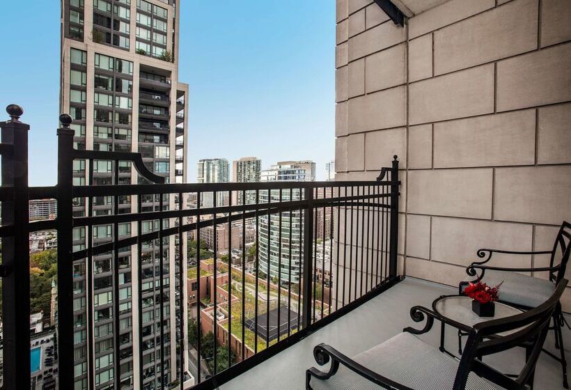 فندق Waldorf Astoria Chicago