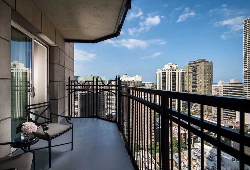 فندق Waldorf Astoria Chicago