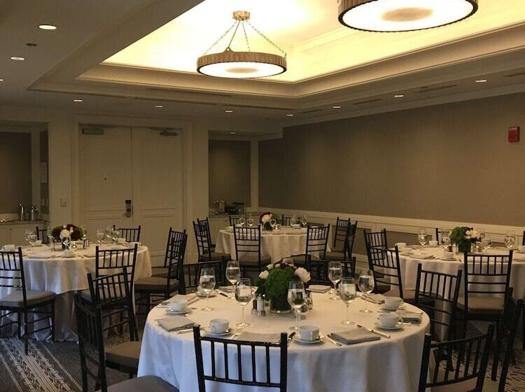 فندق Waldorf Astoria Chicago