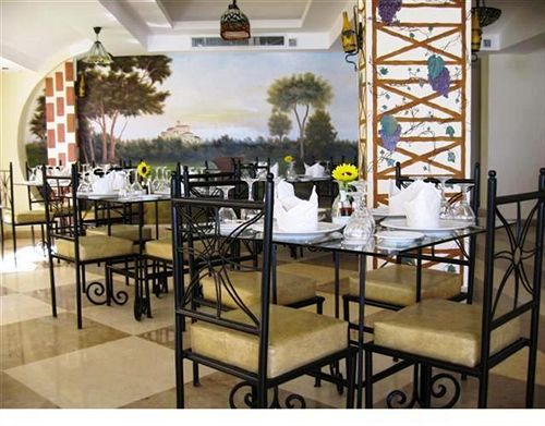 Palm Beach Piazza Apartments