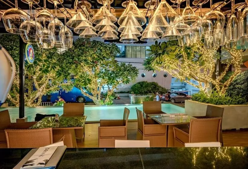 בית מלון כפרי Aone Pattaya Beach Resort