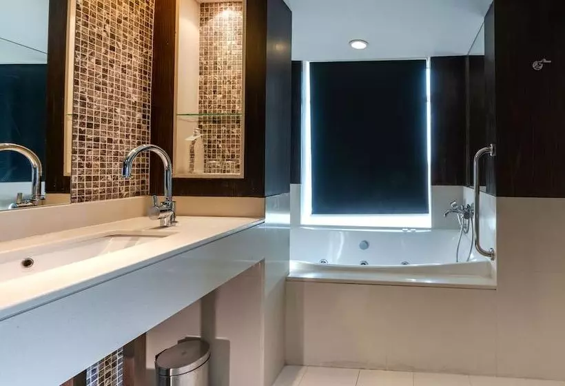 בית מלון כפרי Aone Pattaya Beach Resort