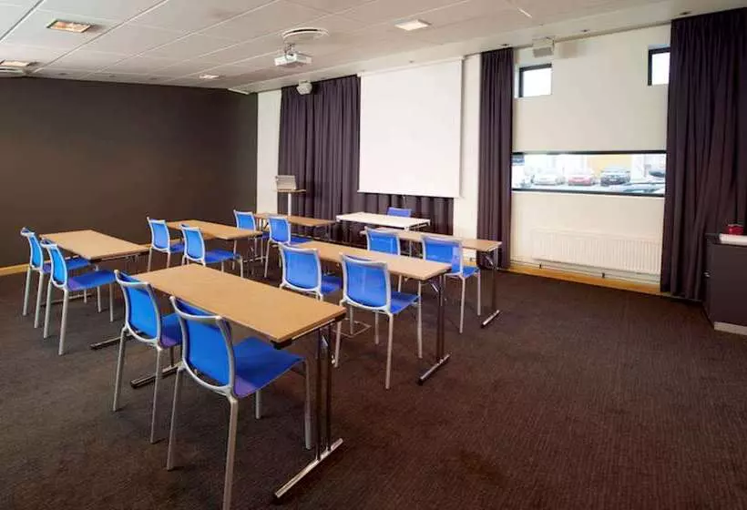 Comfort Hotel Runway